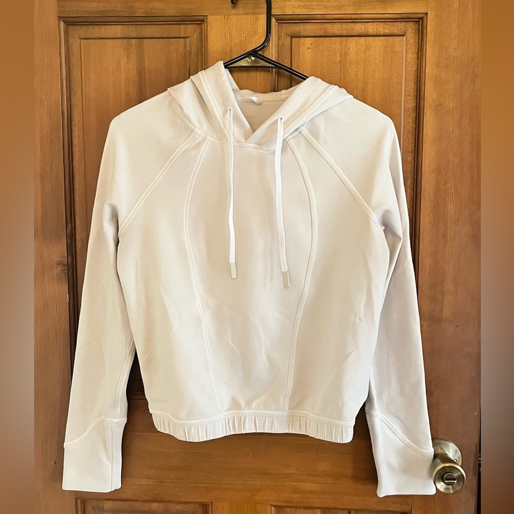 Lululemon cropped athletic performance long sleeve hooded shirt